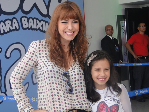 Simone Soares e a filha também marcam presença (Foto: TV Xuxa/TV Globo)