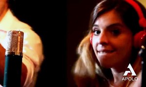 Filha de Maradona estreia como cantora (Foto: Reprodução / Youtube)