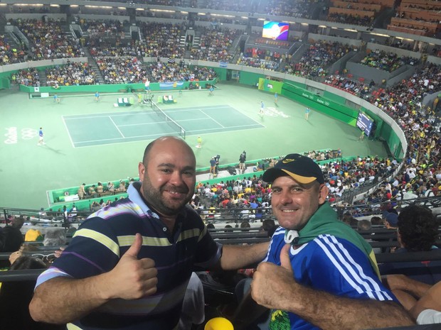 Daniel Moraes Pereira, de Dourados (MS), com o amigo Aron de Oliveira, de Manaus (AM), durante a Olimpíada do Rio  (Foto: Daniel Pereira/Arquivo pessoal)