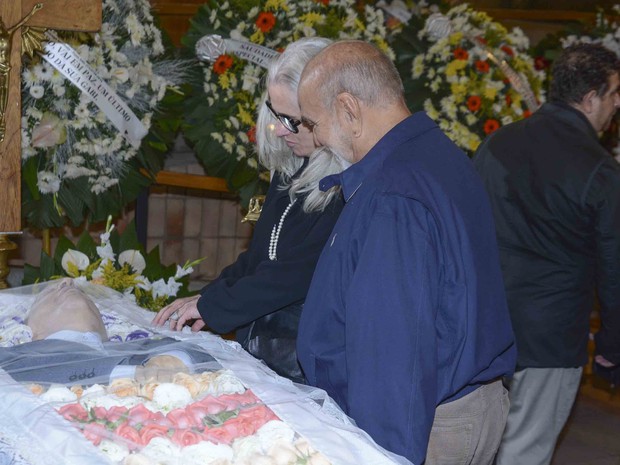 Vera Holtz e Lima Duarte no velório de Antônio Abujamra em São Paulo (Foto: Leo Franco e Francisco Cepeda/ Ag. News)