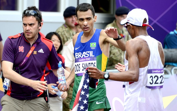 Marilson dos Santos no final da maratona das Olimpíadas (Foto: AFP)