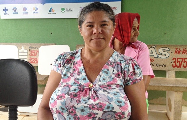 Ana Silva, 48, diz que precisou percorrer três unidades para tratar dengue, em Goiânia (Foto: Fernanda Borges/G1)