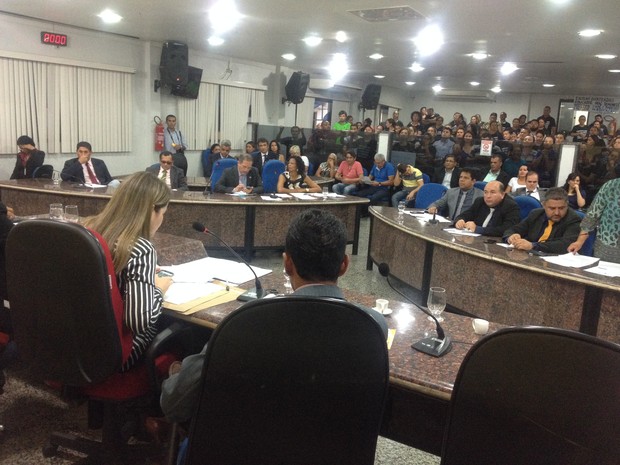 Professores lotam pelnário da Câmara em busca de apoio pelo reajuste salarial  (Foto: Toni Francis/G1)