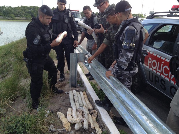 Material foi recolhido pela Polícia Militar na tarde desta quinta-feira em João Pessoa (Foto: Walter Paparazzo/G1)