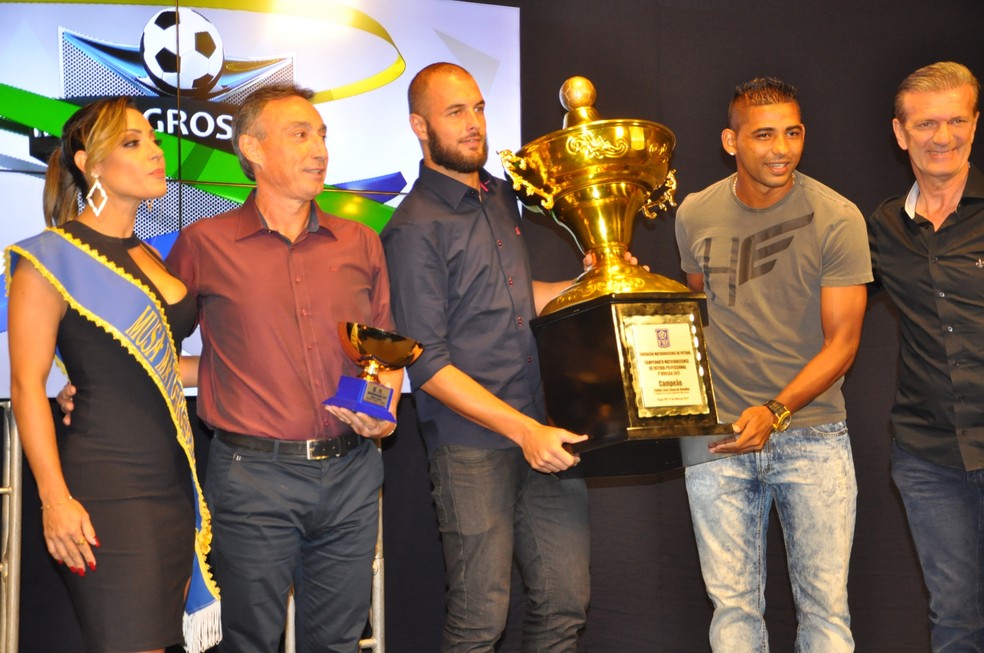 Cuiabá campeão mato-grossense (Foto: Robson Boamorte)