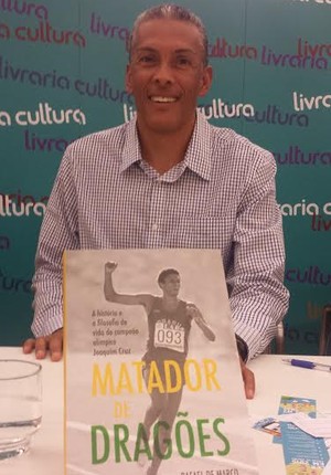 Após se redescobrir, Joaquim Cruz lança biografia 