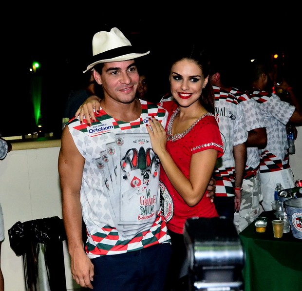 Paloma Bernardi e Thiago Martins no ensaio da Grande Rio (Foto: William Oda / AgNews) Paloma Bernardi e Thiago Martins no ensaio da Grande Rio (Foto: William Oda / AgNews)