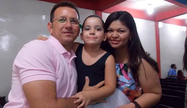 Momento em família da funcionária da TV Grande Rio, Célia Barbosa. (Foto: Arquivo pessoal)