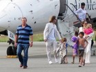 Angelina Jolie e Brad Pitt visitam Vietnã com os filhos