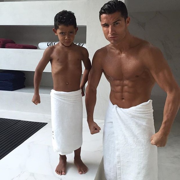 Cristiano Ronaldo com o filho (Foto: Reprodução/Instagram)