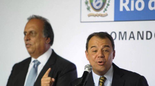 Em abril de 2014, Sérgio Cabral sorri durante a passagem de cargo de governador para seu vice, Luis Fernando Pezão (Foto: Agência Brasil) Em abril de 2014, Sérgio Cabral sorri durante a passagem de cargo de governador para seu vice, Luis Fernando Pezão (Foto: Agência Brasil)