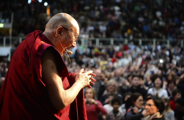 O Dalai Lama, líder espiritual do Tibete, durante encontro nesta quinta-feira (11) em Trento, na Itália (Foto: AFP)