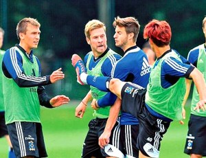 Rajkovic agride companheiro de Hamburgo (Foto: Reprodução / Bild.de)