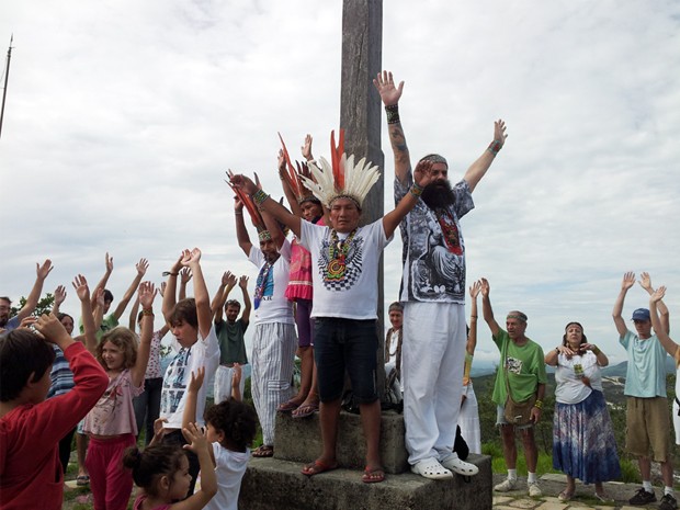 Integrantes de tribo do Acre celebram passagem do Calendário Maia. (Foto: Samantha Silva / VC no G1)