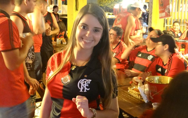 Estudante Pryscila Lins é torcedora fanática do Flamengo (Foto: Denison Roma / Globoesporte.com)