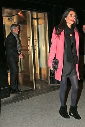 George Clooney e a noiva, Amal Alamuddin, em Nova York (Foto: AKM)