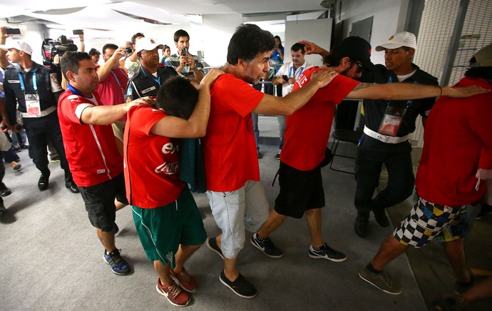 torcida Chile presos Maracanã (Foto: Getty Images)