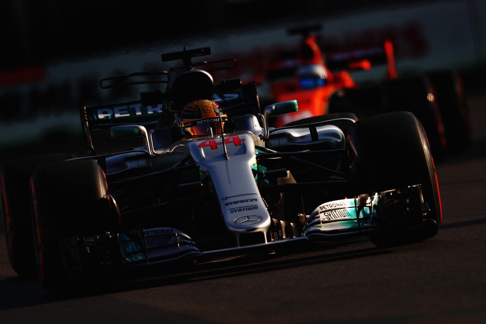 Lewis Hamilton e Sebastian Vettel no Gp do Azerbaijão de 2017 (Foto: Getty Images)