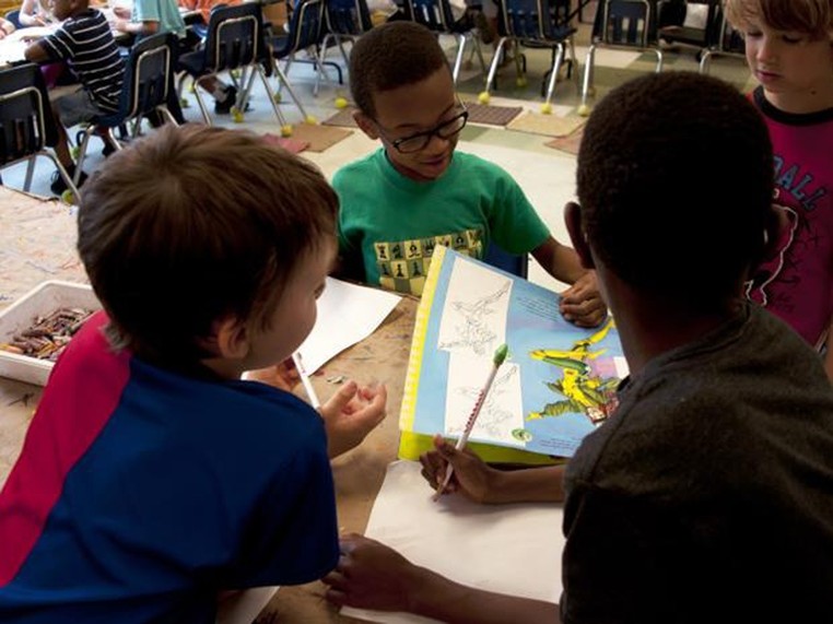 Maioria dos pais não quer que filho siga a sua profissão (Foto: CDC/Amanda Mills)