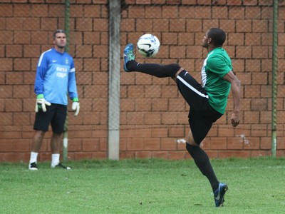 Dener, lateral-esquerdo do Coritiba (Foto: Divulgação/ Site oficial Coritiba)