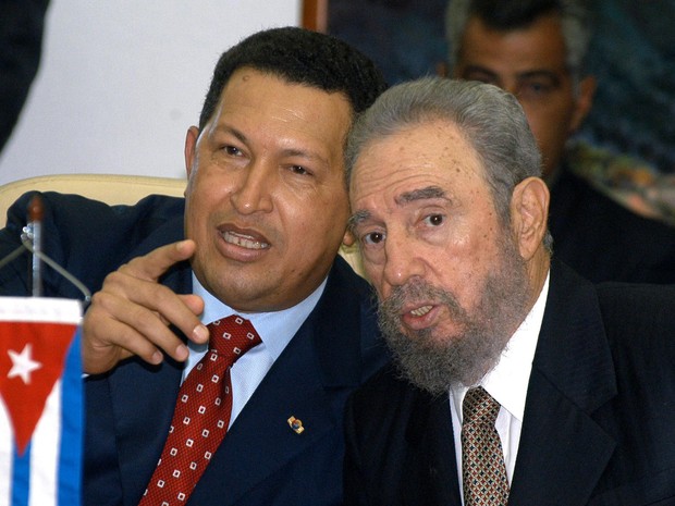 A amizade entre Castro e Chávez era antiga (Foto: ENRIQUE DE LA OSA / POOL / AFP)