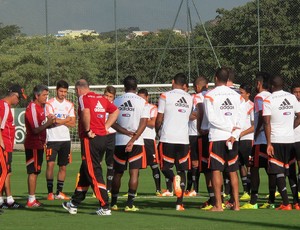 Ney Franco com o grupo reunido Flamengo (Foto: Hector Werlang) Ney Franco com o grupo reunido Flamengo (Foto: Hector Werlang)