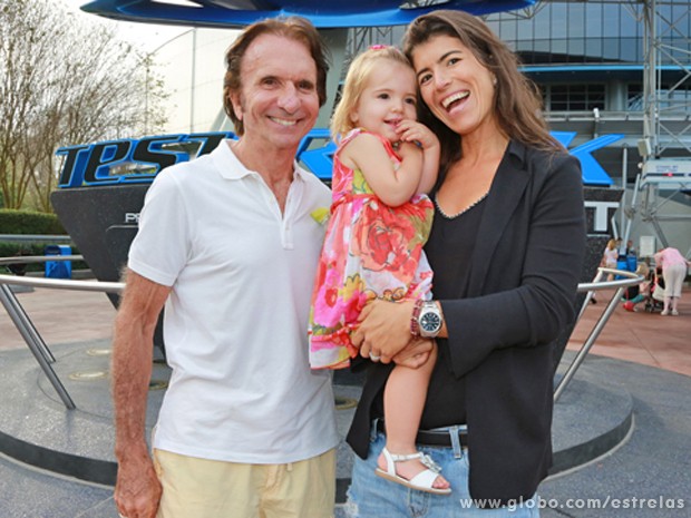 Família do piloto Emerson Fittipaldi se diverte na Disney (Foto: TV Globo/ Estrelas)