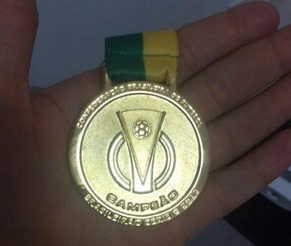 CBF comete gafe, e lateral do Corinthians ganha medalha da Série C