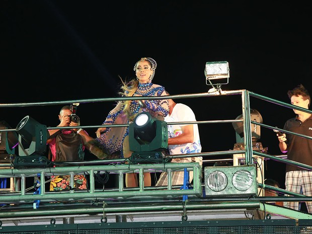 Anitta no trio em Salvador (Foto: Mauro Zaniboni /Ag Haack)