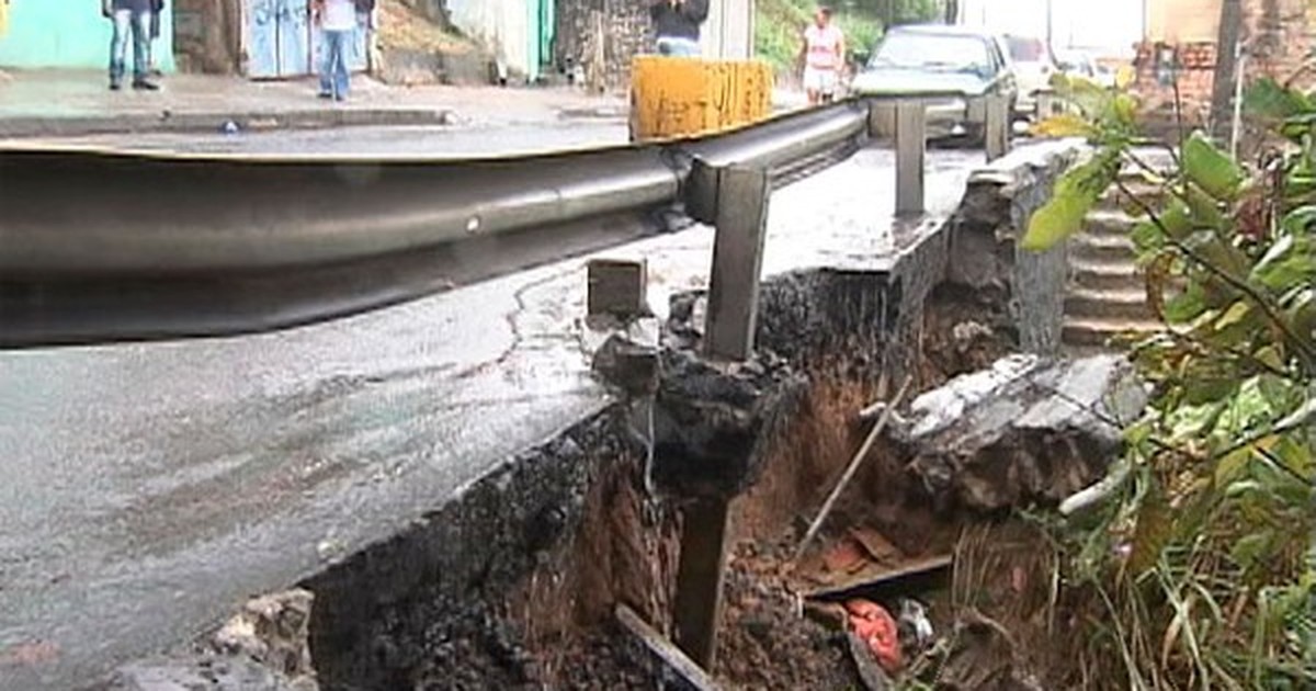 G1 Moradores Fecham Rua No Bairro De São Caetano Em Salvador Notícias Em Bahia 