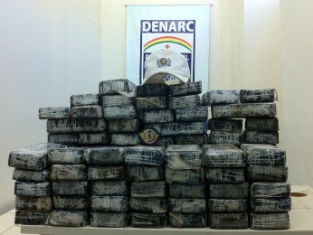 Os tabletes de pasta-base totalizam 104,600 kg de cocaína. (Foto: Denarc/Divulgação)