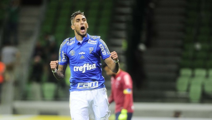 Vilaron elogia início e força da torcida, mas critica acomodação do Palmeiras