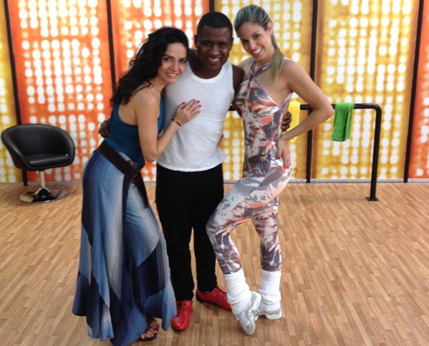 Claudia Ohana, Patrick Carvalho e Raquel Guarini na sala de ensaios (Foto: Domingão do Faustão/TV Globo)