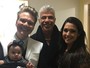 Michel Teló leva a filha Melinda para a final do 'The Voice Brasil'