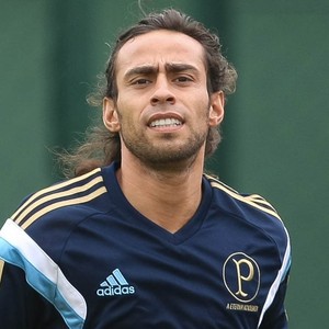 Oswaldo volta atrás sobre retorno de Valdivia e ri com carnaval do Mago