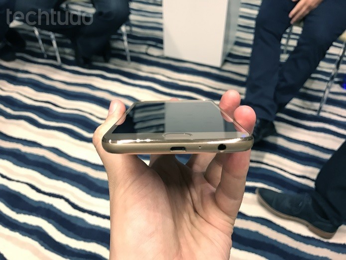 Bateria de 3.000 mAH do G5 Plus é a mesma do G4 Plus (Foto: Thássius Veloso/TechTudo)