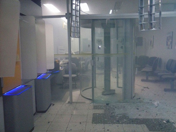 Agência do Banco do Brasil ficou destruída (Foto: Jonathan Halyson)
