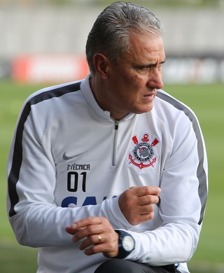 Tite pede naturalidade ao Timão em 