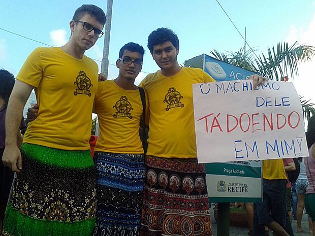 Grupo de amigos do coletivo Nabuco participa da Marcha das Vadias, no Recife (Foto: Vitor Tavares / G1)