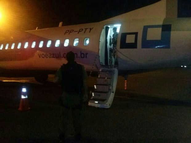 [Brasil] Detento tenta fazer comissária refém e atrasa voo em Santarém, PA Voo-azul