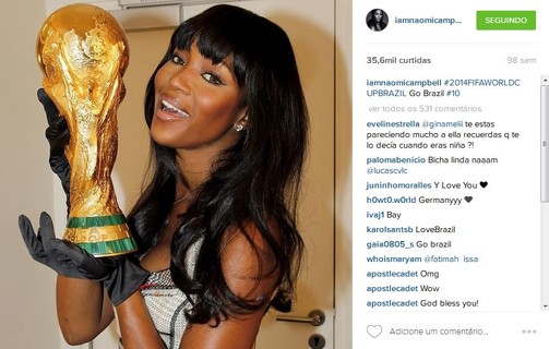 Durante a Copa do Mundo 2014, Naomi torceu para o Brasil...  