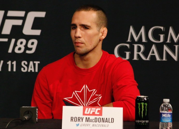 Rory MacDonald coletiva UFC 189 (Foto: Evelyn Rodrigues)