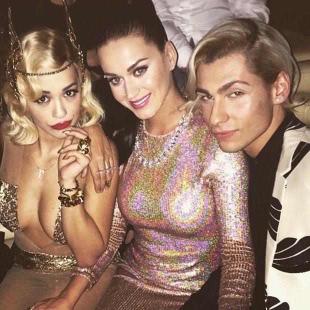 Rita Ora e Katy Perry com amigo em festa de Réveillon em Nova York, nos Estados Unidos (Foto: Instagram/ Reprodução)