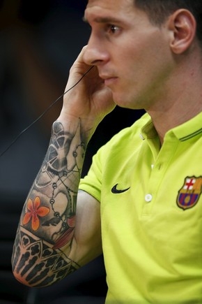 Messi Exibe Antebraco Fechado Com Tatuagem Inspirada Na Sagrada Familia Boleirama Globoesporte Com Braço fechado sombreada tatuagens femininas tattoo feminina. globo esporte