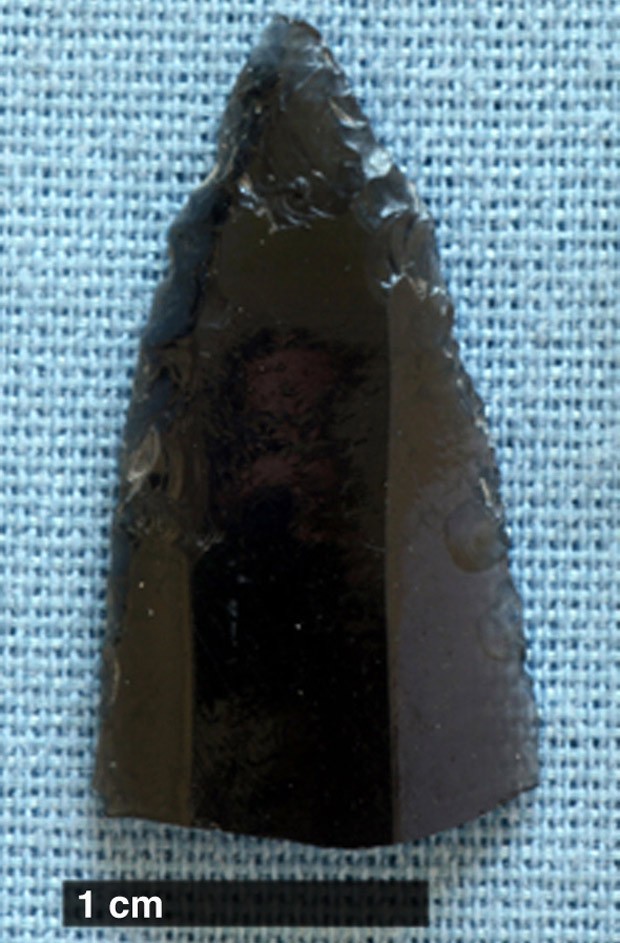 Lâmina de obsidiana foi coletada durante a pesquisa em Tlaxcallan  (Foto: John Millhauser/Divulgação)
