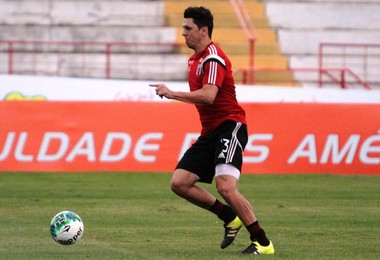 Danilo Bueno, meia do Botafogo-SP (Foto: Luís Augusto / Agência Botafogo)