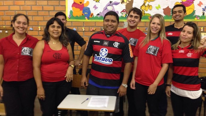 Turma se veste de Flamengo para realizar prova com consulta em Cuiabá (Foto: Osvaldo Sobrinho/Divulgação)
