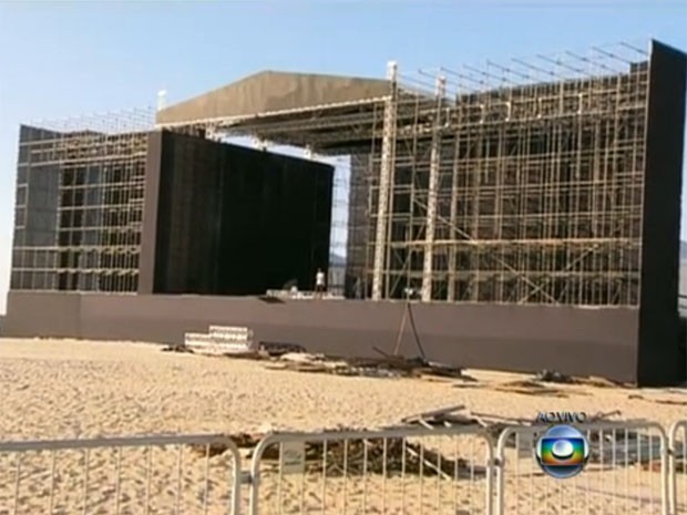 Palcos para a festa de Copacabana começam a ser montados (Foto: Reprodução/TV Globo)