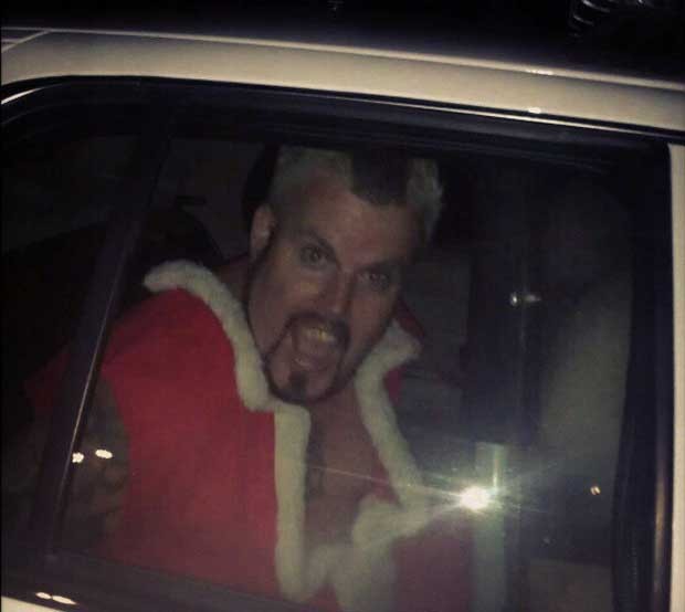 Papai Noel 'festeiro' Michael Ward foi preso e postou foto na viatura policial nos EUA (Foto: Reprodução/Instagram)