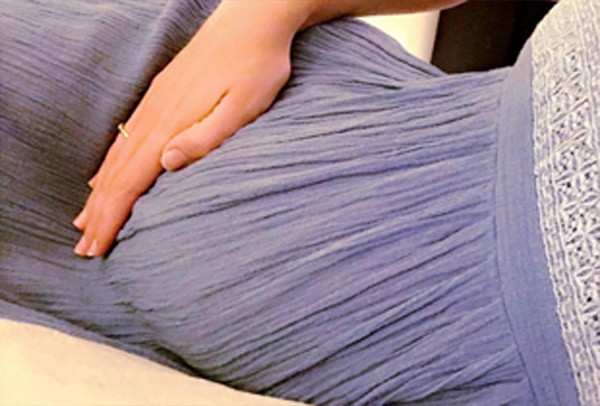 Candice Swanepoel mostra barriga grávida em rede social (Foto: Reprodução/Instagram)